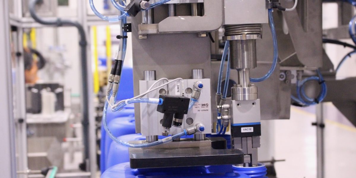 Automatic Liquid Canister Bottle Drum Filler & Capping Monoblock El2 E Aicrov 10 De 84