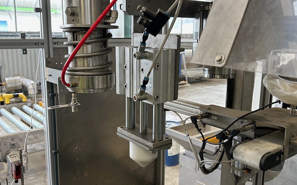 Automatic Liquid Canister Bottle Drum Filler & Capping Monoblock El2 E Aicrov 69 De 84