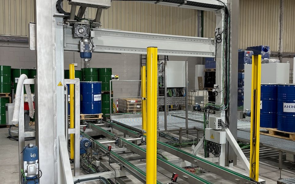 SP3 Cartesian gantry with safety light curtains over the conveyor