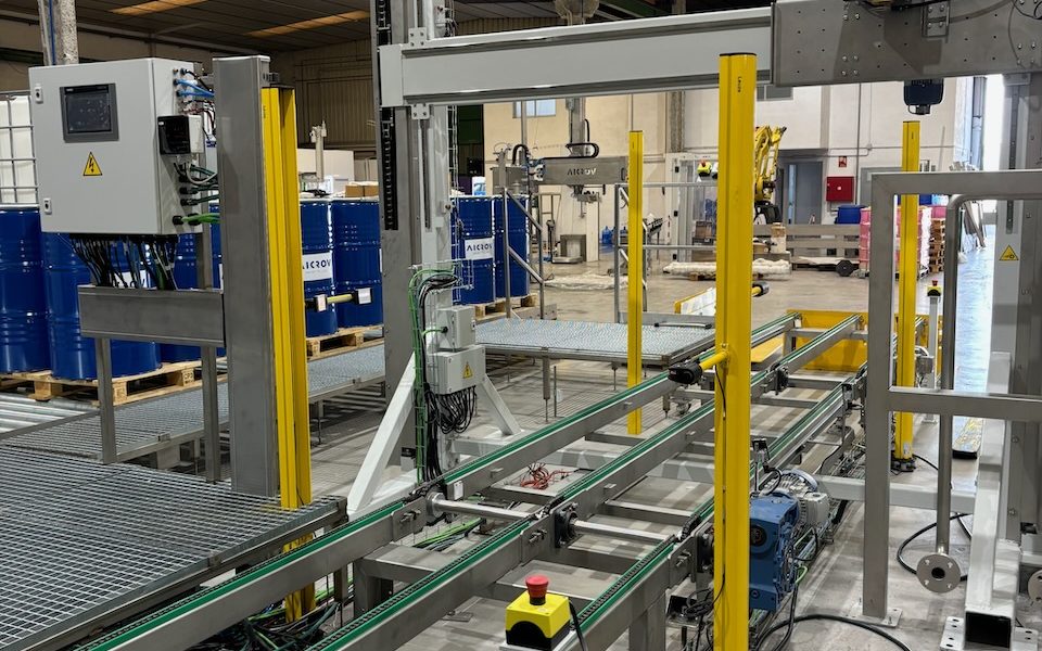 SP3 gantry, conveyor and safety light curtains