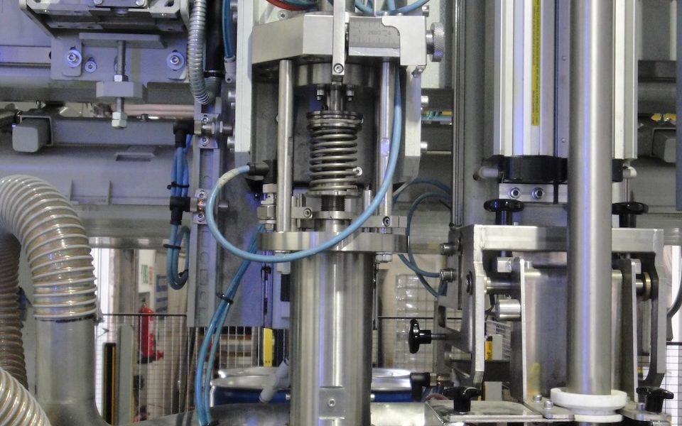 SP3 nozzle and filling unit above a drum