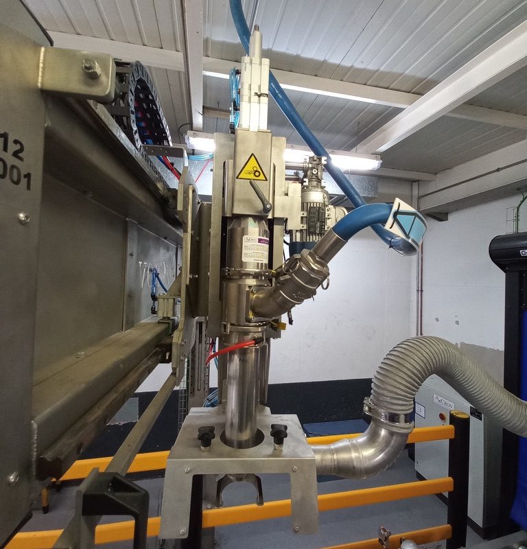 Scale conveyor IBC filler