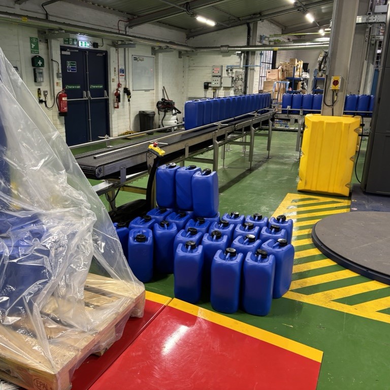 automatic filling machine for canisters