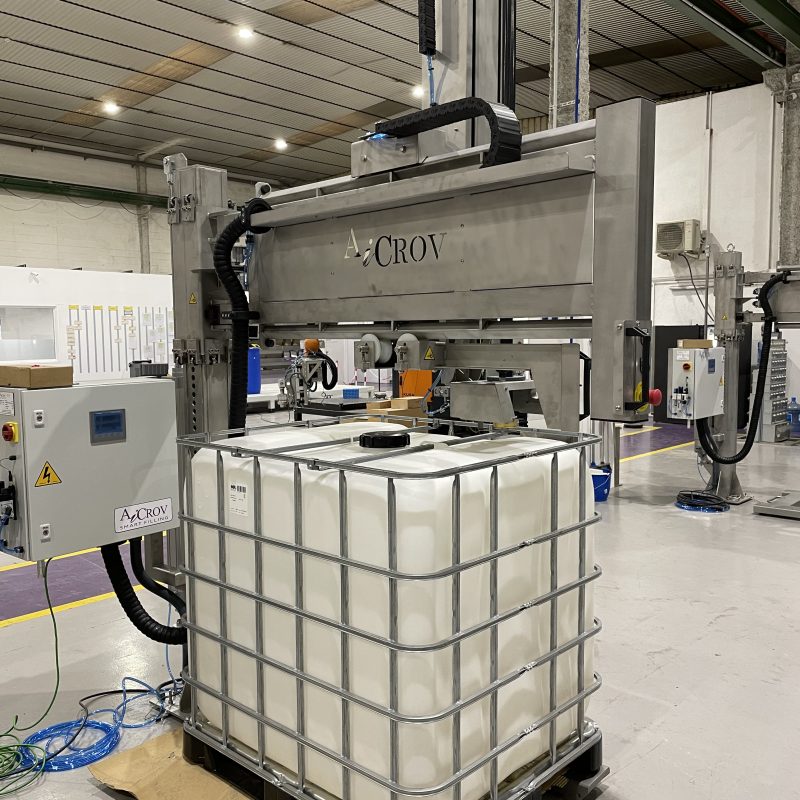 Semi-automatic chemical handling machine for cleaning liquids