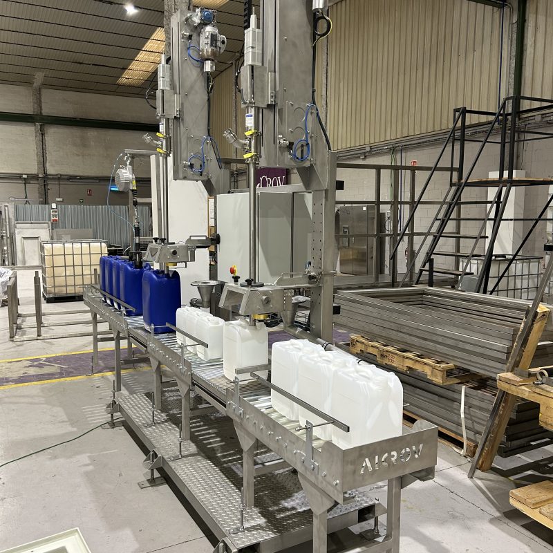liquid filling machine for jerrycan production