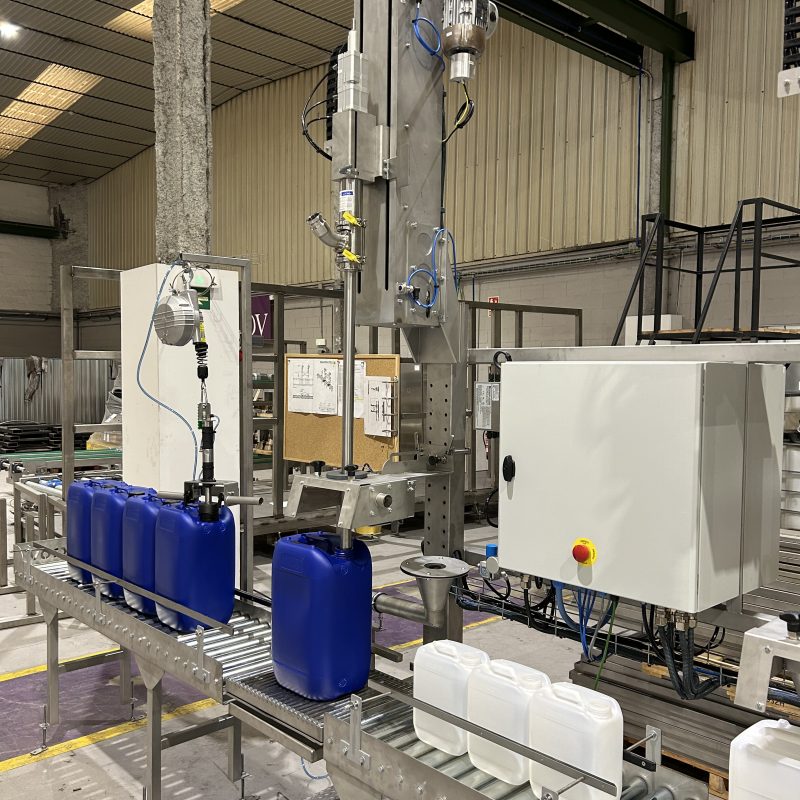 roller conveyor for jerrycan filling