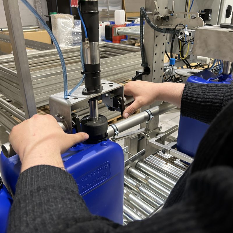 jerrycan and canister filling system