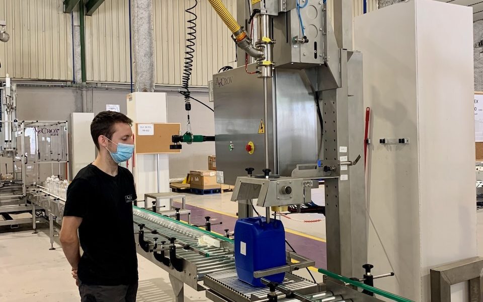 Semi Automatic Liquid Filler Bottle Canister Lsg 10 De 28
