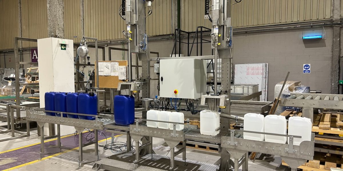 Semi Automatic Liquid Filler Bottle Canister Lsg 12 De 28