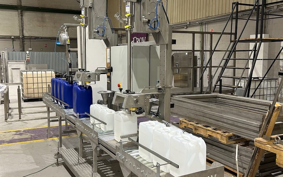 Semi Automatic Liquid Filler Bottle Canister Lsg 13 De 28