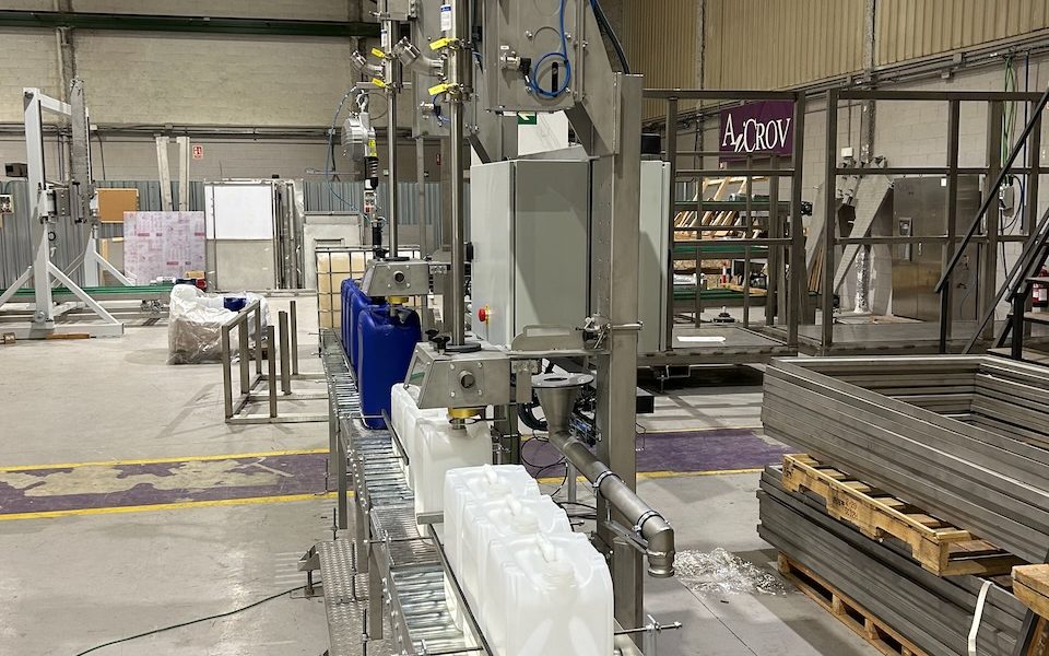 Semi Automatic Liquid Filler Bottle Canister Lsg 14 De 28