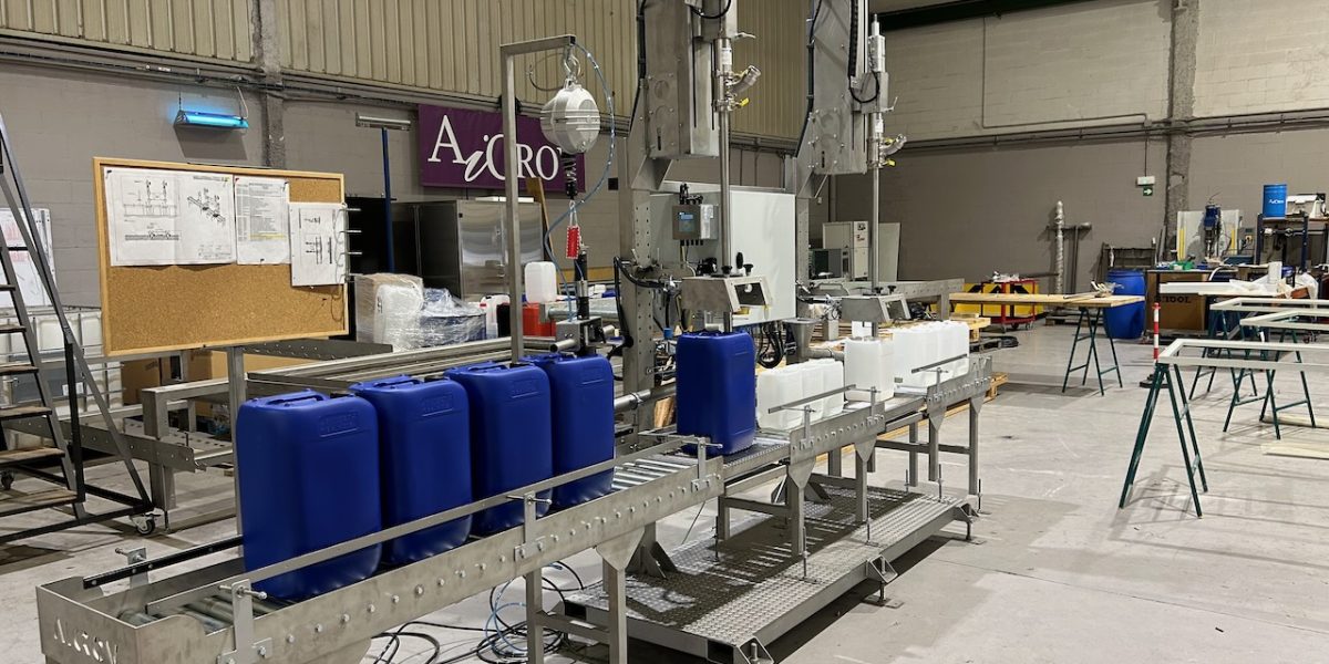 Semi Automatic Liquid Filler Bottle Canister Lsg 15 De 28