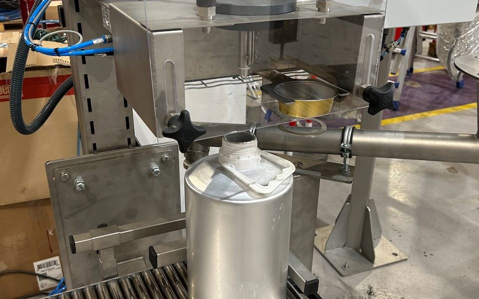Semi Automatic Liquid Filler Bottle Canister Lsg 22 De 28