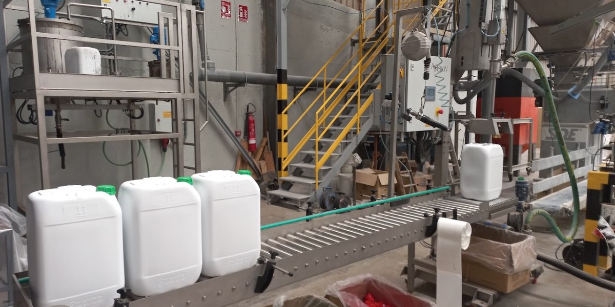 Semi Automatic Liquid Filler Bottle Canister Lsg 28 De 28