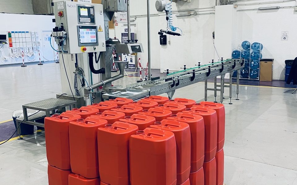 Semi Automatic Liquid Filler Bottle Canister Lsg 5 De 28
