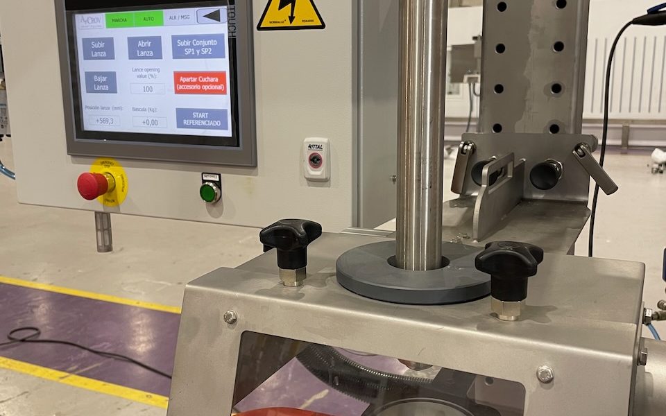 Semi Automatic Liquid Filler Bottle Canister Lsg 9 De 28